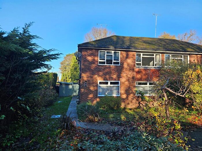 2 Bedroom Maisonette For Sale In Guildford Road, Great Bookham, KT23