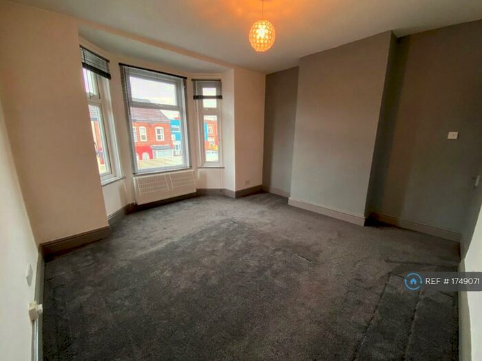 1 Bedroom Flat To Rent In Levenshulme, Manchester, M19