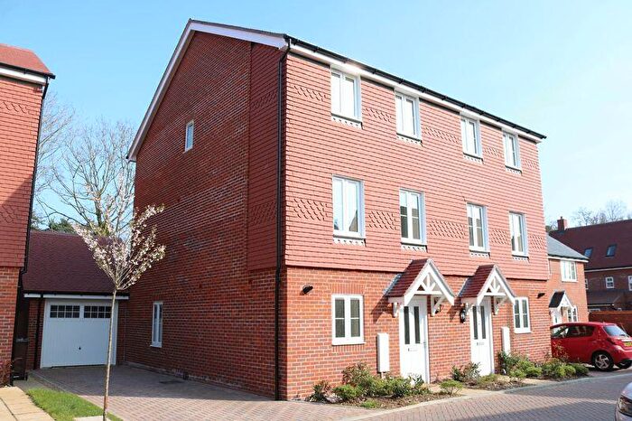 4 Bedroom Semi-Detached House To Rent In Grayling Close, Godalming, GU7