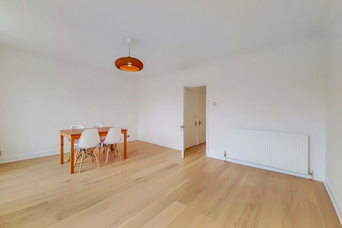 2 Bedroom Flat To Rent In Chapel Market, London, N1