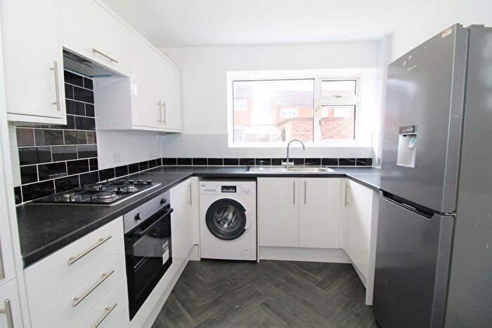 3 Bedroom Semi-Detached House For Sale In Renfrew Walk, Coventry, West Midlands, CV4