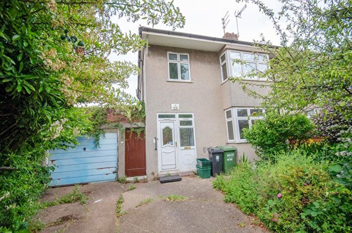 3 Bedroom Semi Detached House For Sale In Kingston Drive, Mangotsfield, Bristol, BS16