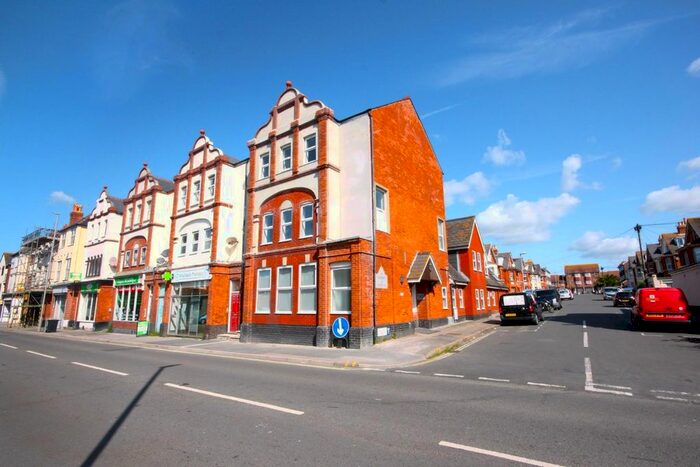 3 Bedroom Flat To Rent In Abbotsbury Road, Weymouth, DT4