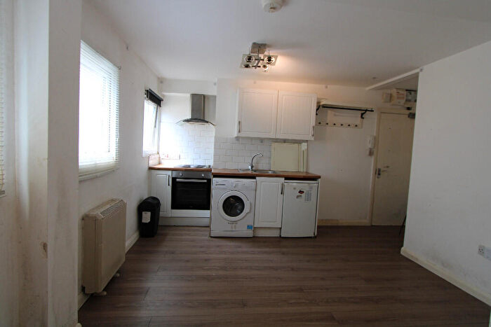 Studio To Rent In Cranfield Close, London, SE27