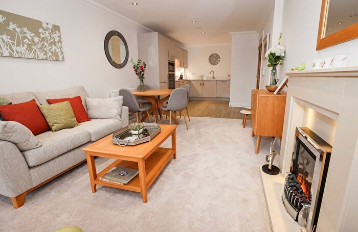 1 Bedroom Flat To Rent In Castle View Retirement Village, Helston Lane, SL4