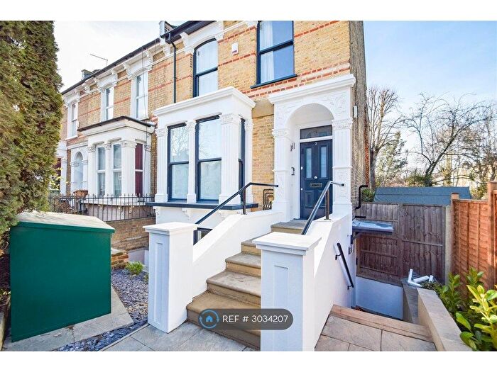 2 Bedroom Flat To Rent In Laura Terrace, London, N4