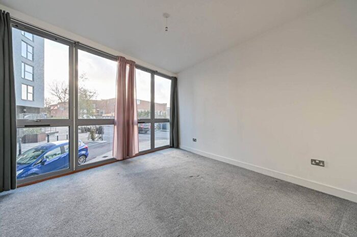 1 Bedroom Flat To Rent In Wick Lane, Bow, London, E3