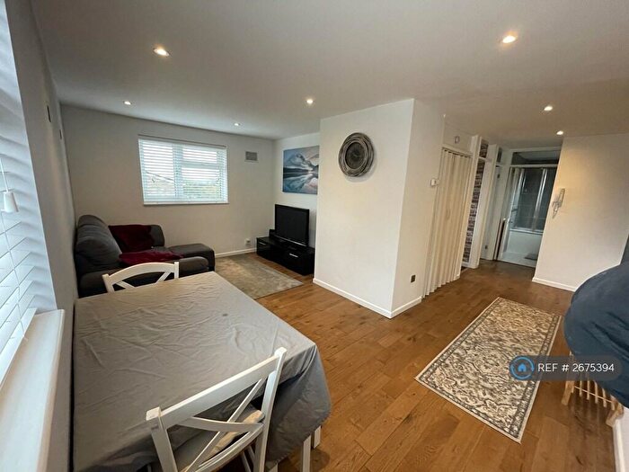 1 Bedroom Flat To Rent In Lonsdale Road, Stevenage, SG1