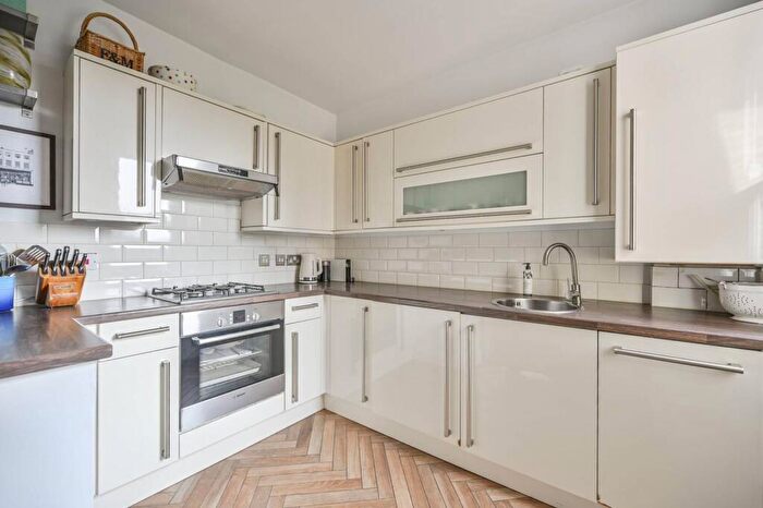 1 Bedroom Flat For Sale In Cranwich Road, , Stoke Newington, London, N16