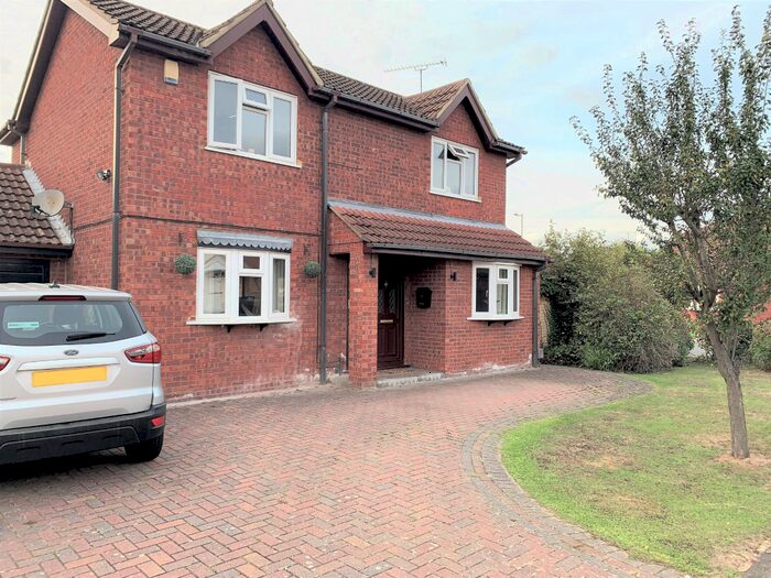 3 Bedroom Detached House To Rent In Tollesbury Close, Wickford, Essex, SS12