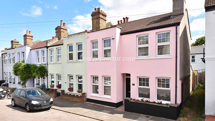 2 Bedroom End Of Terrace House For Sale In Gladwell Road, Bromley, BR1
