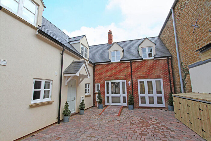 2 Bedroom Mews To Rent In Horsefair, Banbury, Oxon, OX16