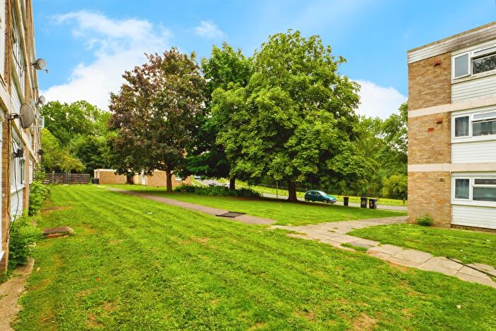 3 Bedroom Flat For Sale In Long Meadow Way, Canterbury, CT2