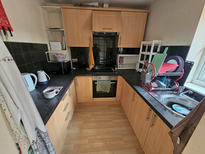 2 Bedroom Flat To Rent In Delph Court, Leeds, LS6