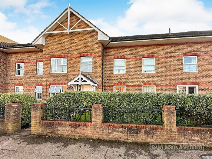 2 Bedroom Flat For Sale In Pemberton Road, East Molesey, KT8