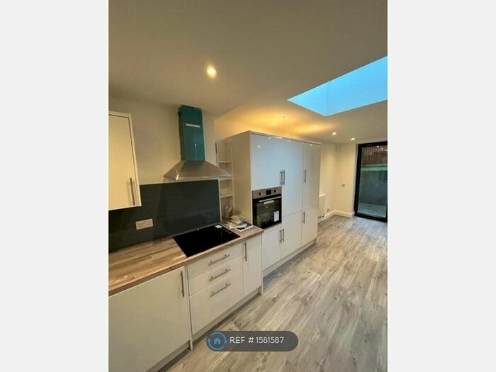 2 Bedroom Maisonette To Rent In Champion Road, London, SE26