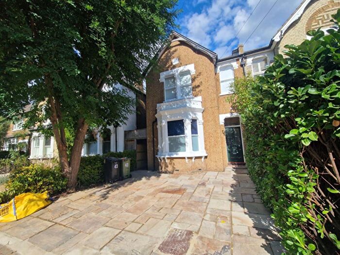 4 Bedroom Semi-Detached House For Sale In Tankerville Road, London, SW16
