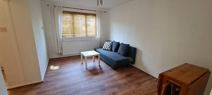 1 Bedroom Flat To Rent In Cornmow Drive, Dollis Hill, NW10