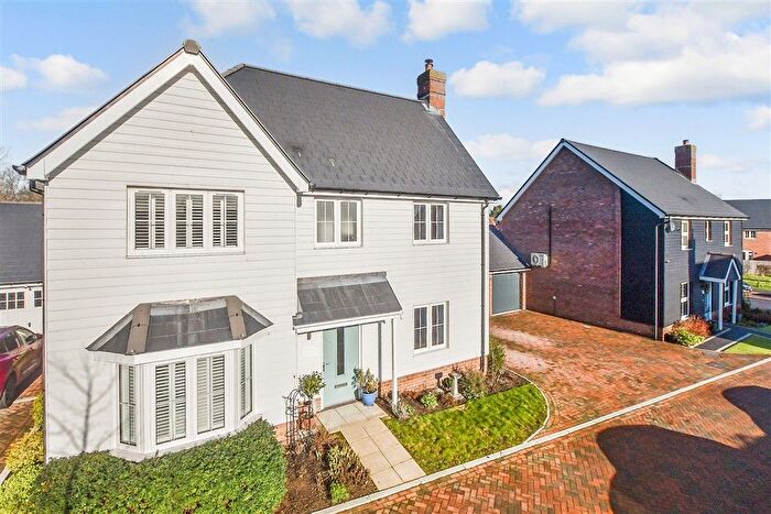 4 Bedroom Detached House For Sale In Hazel Close, Headcorn, Kent, TN27