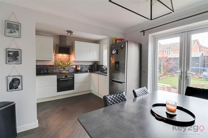 4 Bedroom Town House For Sale In Stanier Way, Renishaw, Sheffield, S21
