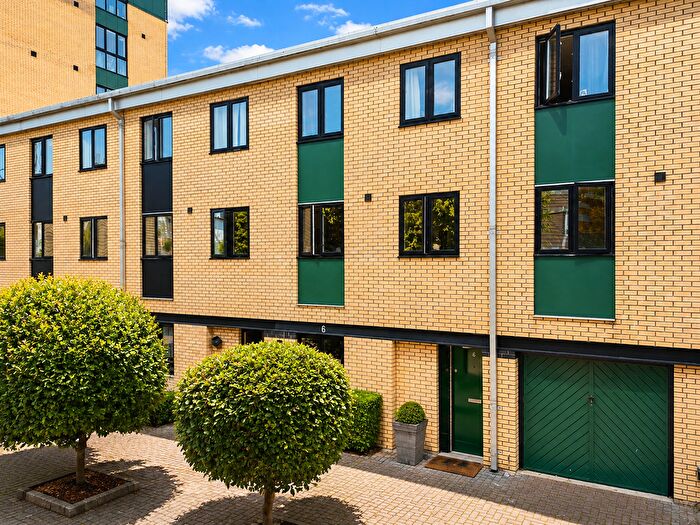 4 Bedroom Town House For Sale In Old Bellgate Place, Canary Wharf, E14