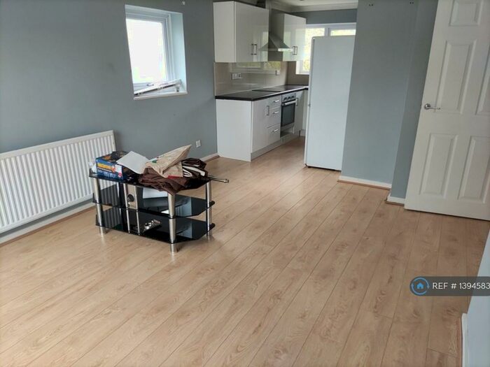 1 Bedroom Flat To Rent In Bedwell Crescent, Stevenage, SG1