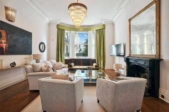 1 Bedroom Flat To Rent In Ennismore Gardens, London, SW7