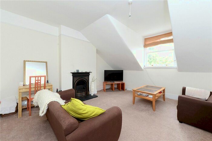 2 Bedroom Flat To Rent In Veronica Road, London, SW17