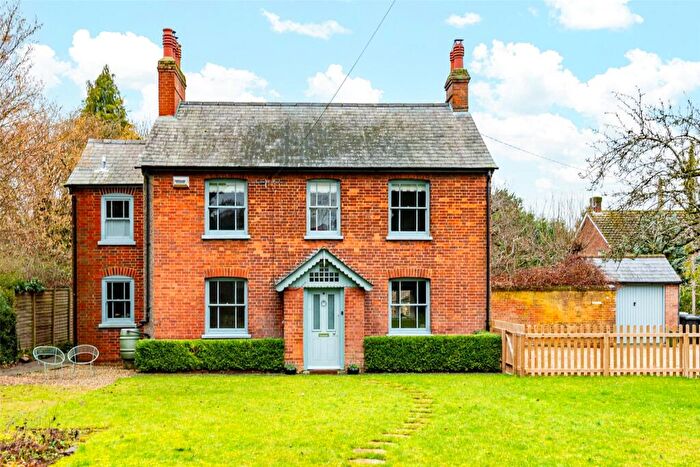 4 Bedroom Detached House For Sale In Aylesbury Road, Askett, Princes Risborough, Buckinghamshire, HP27