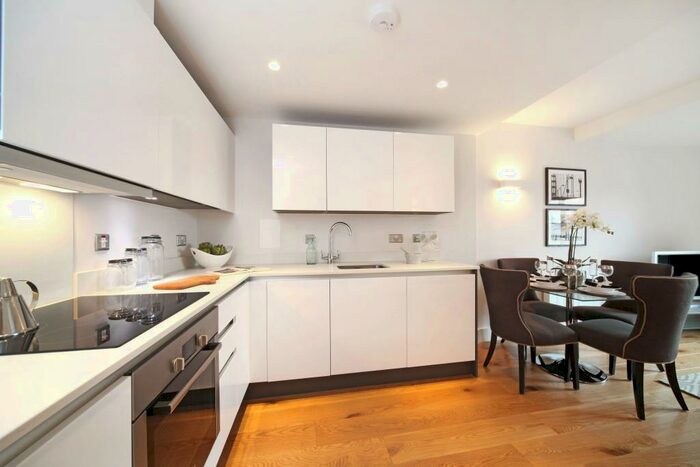 2 Bedroom Apartment To Rent In Peascod Place Windsor, SL4