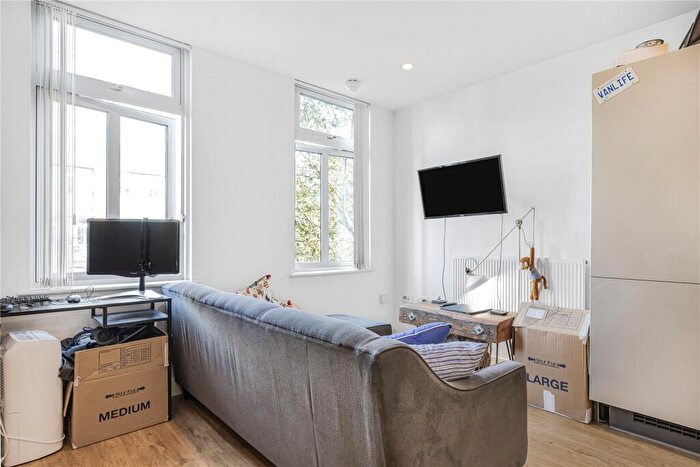 2 Bedroom Apartment To Rent In Salton Square, London, E14