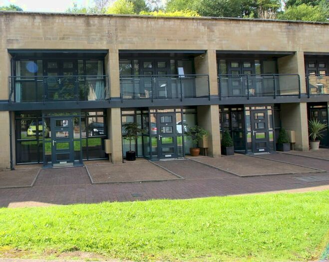 3 Bedroom Town House To Rent In Kinderlee, Chisworth, Glossop, SK13