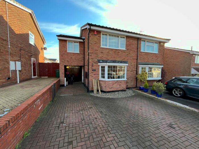 3 Bedroom Semi-Detached House To Rent In Audens Way, Swadlincote, DE11