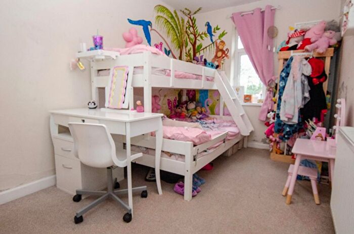 2 Bedroom Detached Bungalow For Sale In Moorhill Gardens, Southampton, SO18