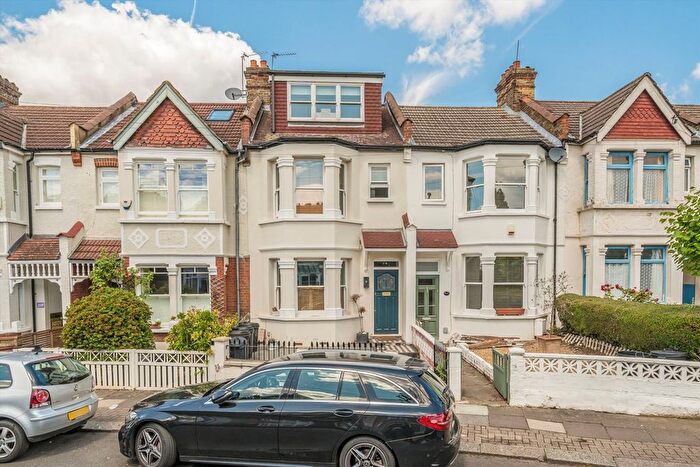 4 Bedroom Detached House To Rent In Crowborough Road, Tooting, SW17