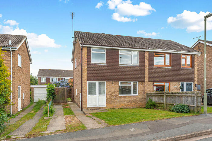 3 Bedroom Semi-Detached House For Sale In Whimbrel Way, Banbury, OX16