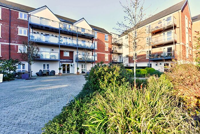 1 Bedroom Flat For Sale In Reading Road, Henley On Thames, RG9