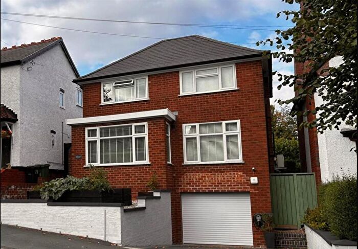 3 Bedroom Detached House For Sale In Fairfield Road, Halesowen, B63