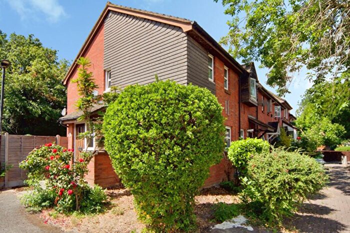 2 Bedroom End Of Terrace House For Sale In Canterbury Close, Beckton, London, E6