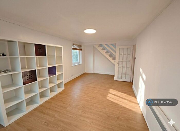 2 Bedroom Flat To Rent In Queenswood Gardens, London, E11