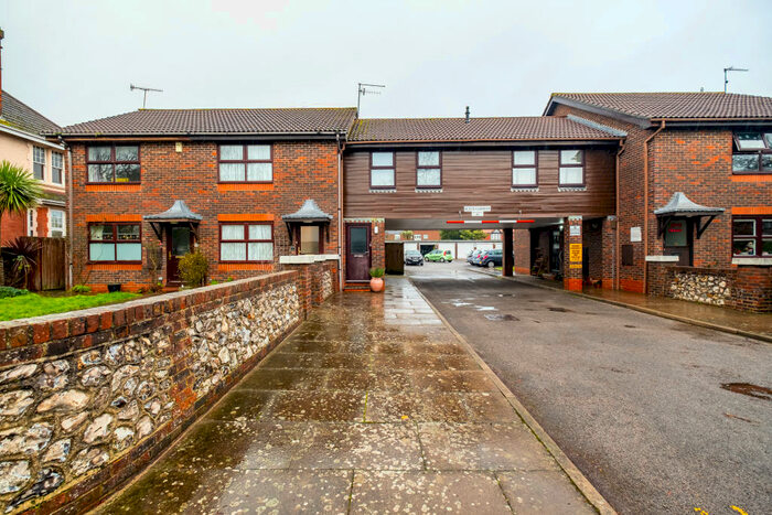 2 Bedroom Terraced House To Rent In Beech Gardens, Worthing, BN14