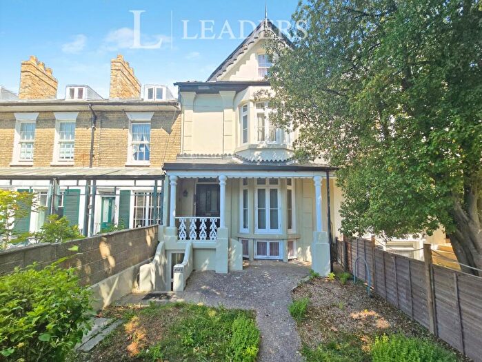 1 Bedroom Apartment For Sale In Kingston Crescent, Portsmouth, Hampshire, PO2