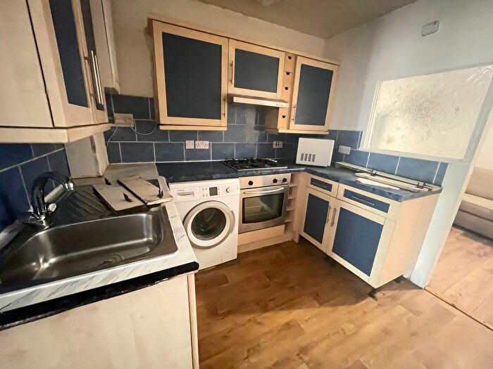 2 Bedroom Flat To Rent In Mensfield, Ilford, IG1