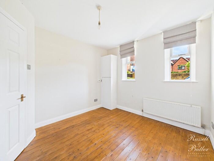 1 Bedroom Flat For Sale In Markhams Court, Market Square, Buckingham, MK18