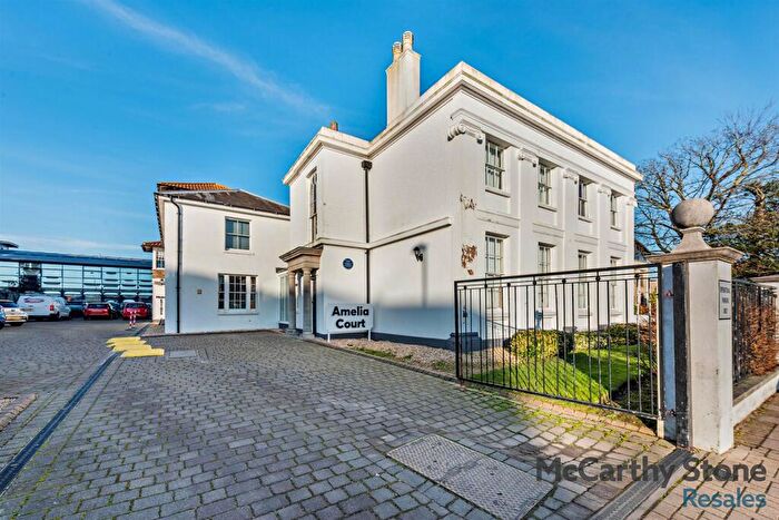 1 Bedroom Apartment For Sale In Amelia Court, Union Place, Worthing, BN11