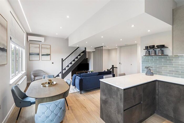 3 Bedroom Apartment To Rent In The Ridgeway, Golders Green, NW11