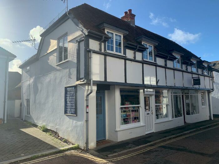 3 Bedroom Apartment To Rent In High Street, Yarmouth, PO41