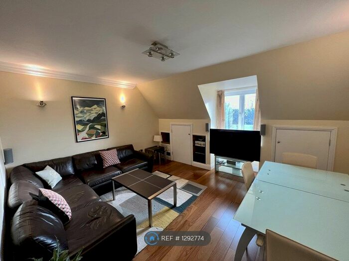 2 Bedroom Flat To Rent In Winterberry Court, London N12