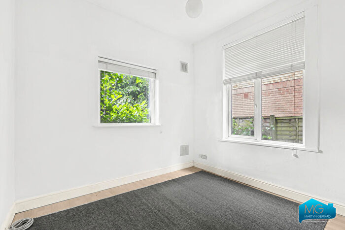 2 Bedroom Apartment To Rent In Woodside Park Road, North Finchley, London, N12