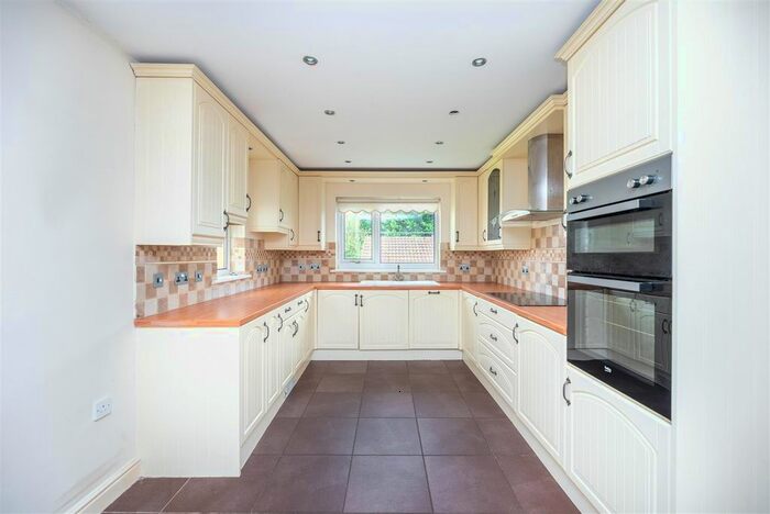 4 Bedroom Semi-Detached House To Rent In Prospect Place, Sketty, Swansea, SA2